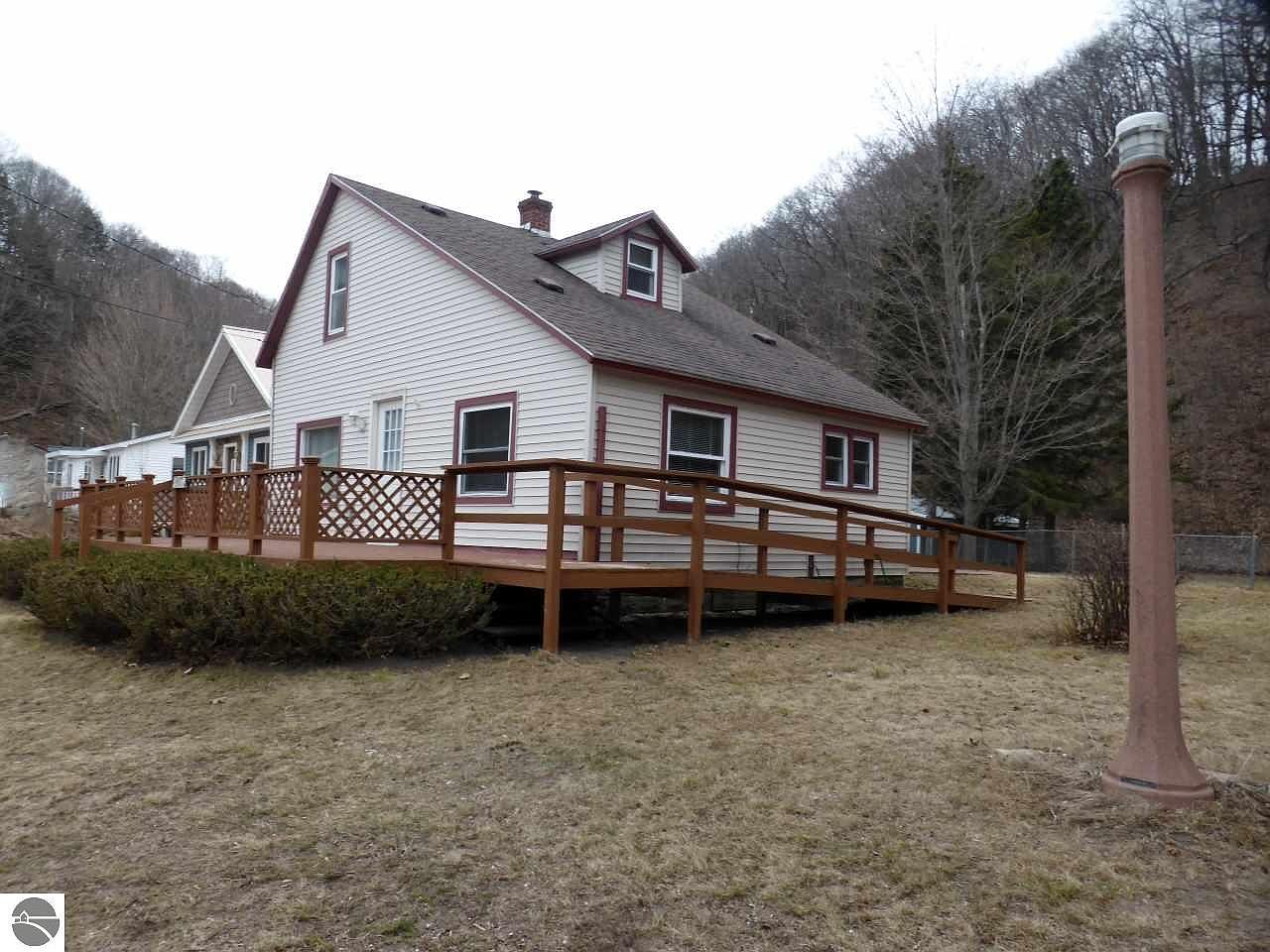 317 Crapo St, Elberta, MI 49628 Zillow