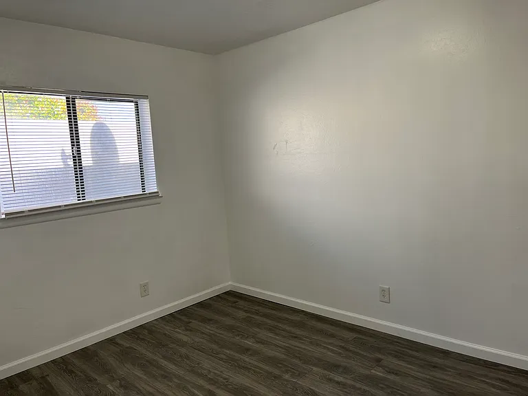 2 bed, 1.0 bath, 800 sqft, $1,135 — Photo 12