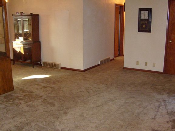 3rd image of 235 Green Valley Dr