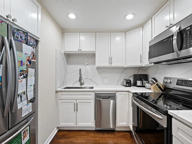 1500 Woodlawn Blvd #304 — Photo 8