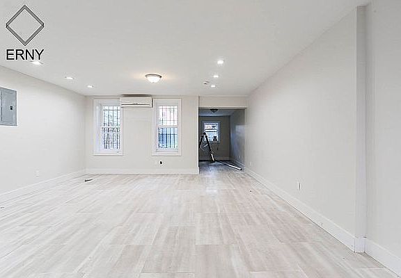 5th image of 243A Vernon Ave #1B