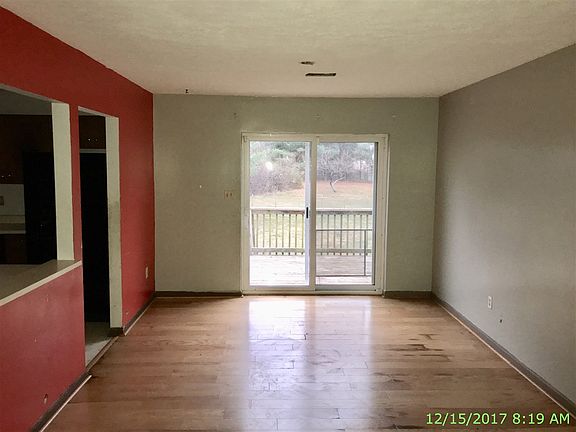 3rd image of 860 Deanna Ct
