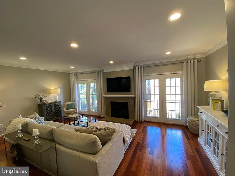 216 Gretna Green Ct — Photo 9