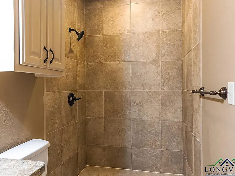 1120 Creekwood Ln — Photo 13