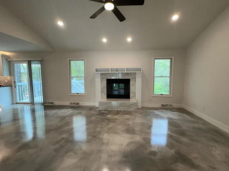 2301 Grant Ln — Photo 6