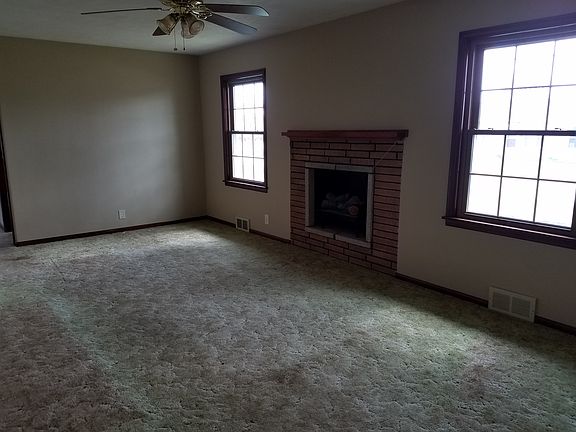3rd image of 415 E Santa Fe Ave