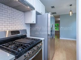 2013 8th St