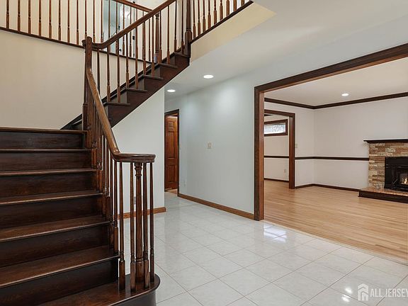 5th image of 463 Cottrell Rd