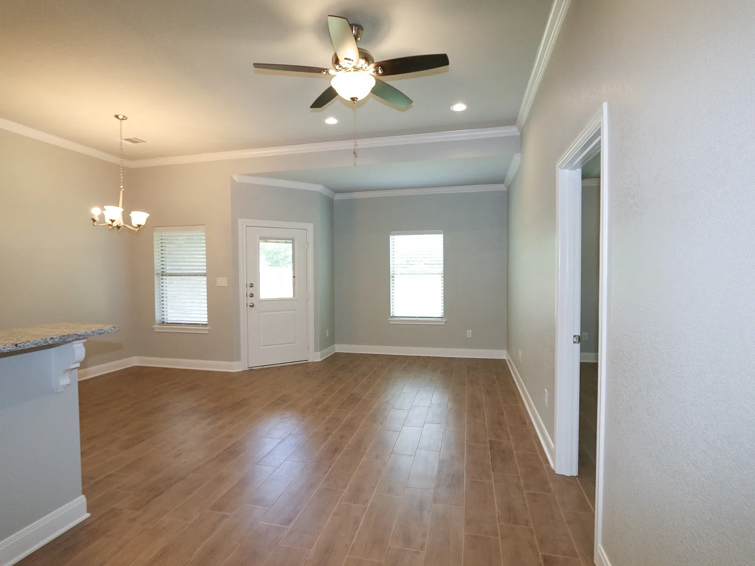 2 bed, 1200 sqft, $1,600 — Photo 3