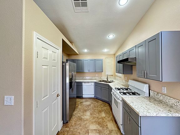3rd image of 4605 Casa Bonita Dr