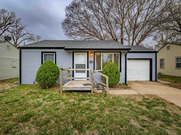 1045 S Waverly Rd, Wichita, KS 67218