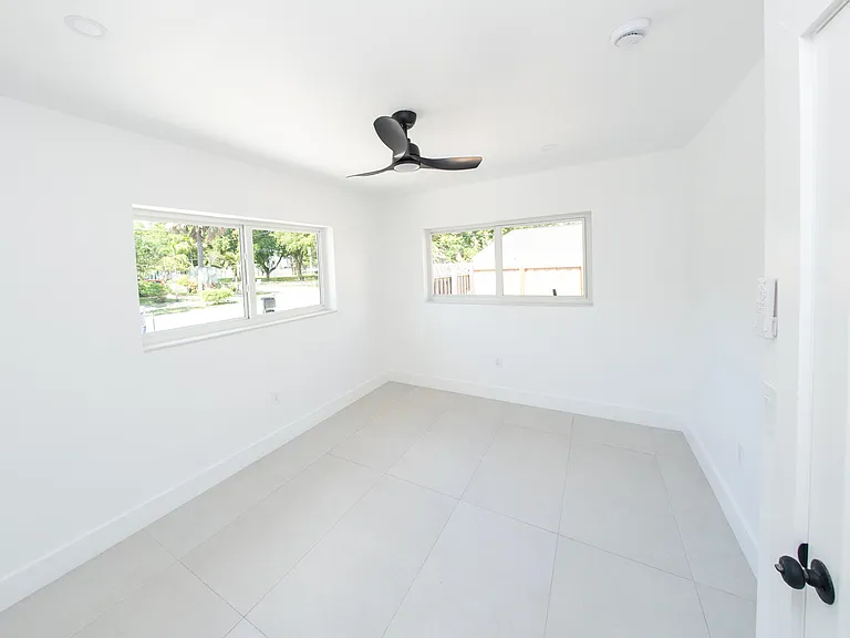 2160 SW 16th Ct — Photo 42