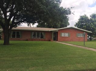 900 Cherry St, Uvalde, TX 78801