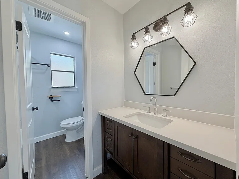 8107 Hood Cir #B — Photo 13