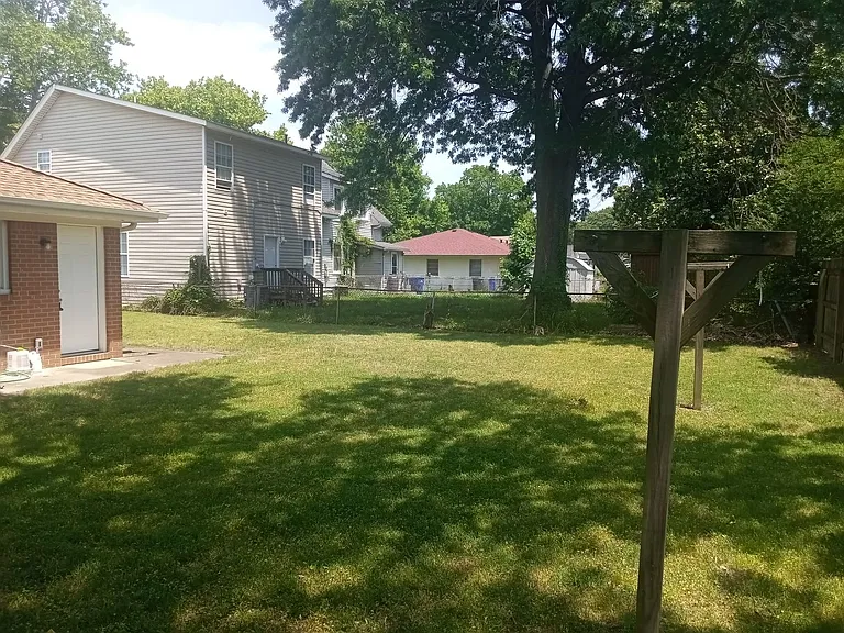 223 Woodview Ave — Photo 9