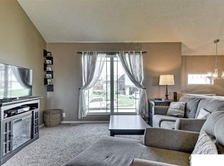 9177 Black St, Omaha, NE 68122