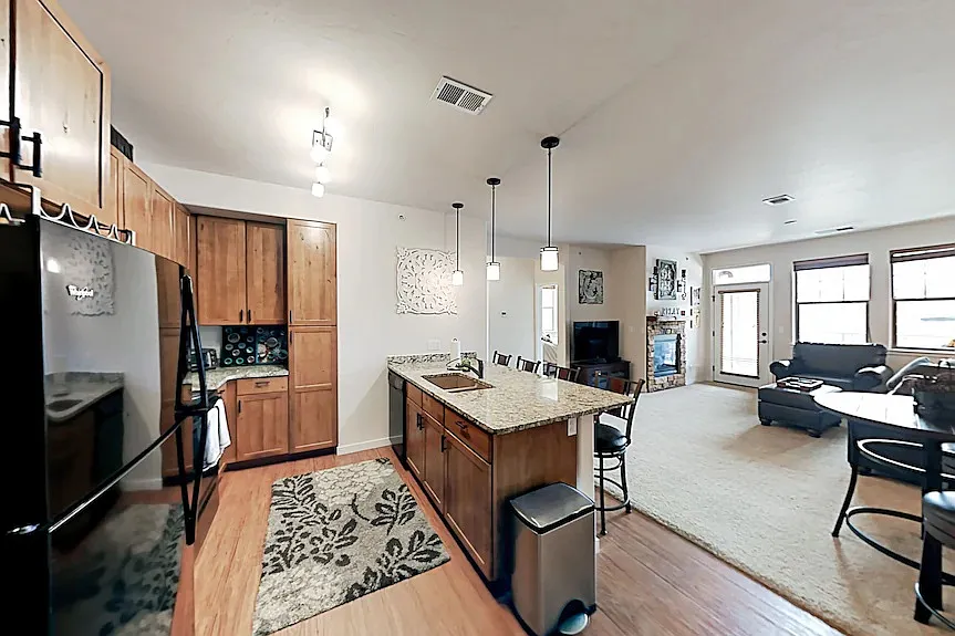 2 bed, 925 sqft, $2,299 — Photo 3