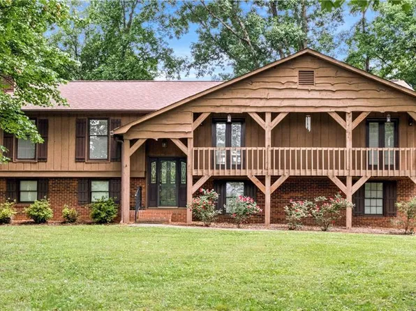2301 Trammel Ter, Winston Salem, NC 27106