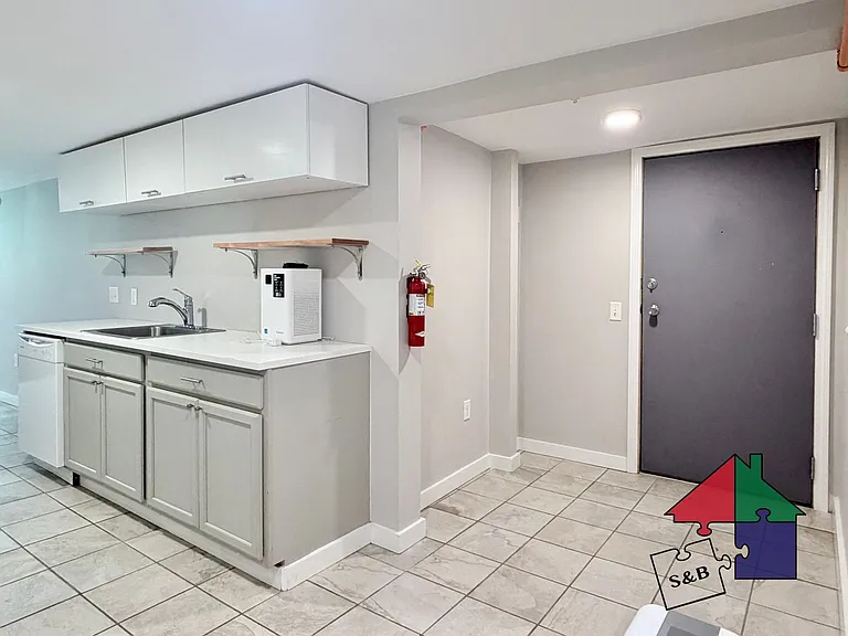 110 Northfield St — Photo 3