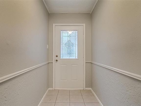 5th image of 934 Willow Cir N