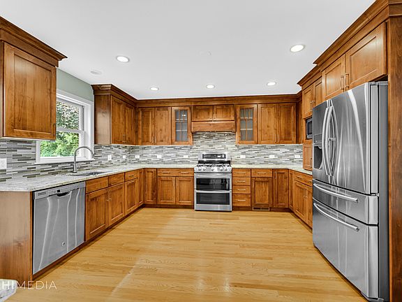 5th image of 1022 Broadmoor Pl