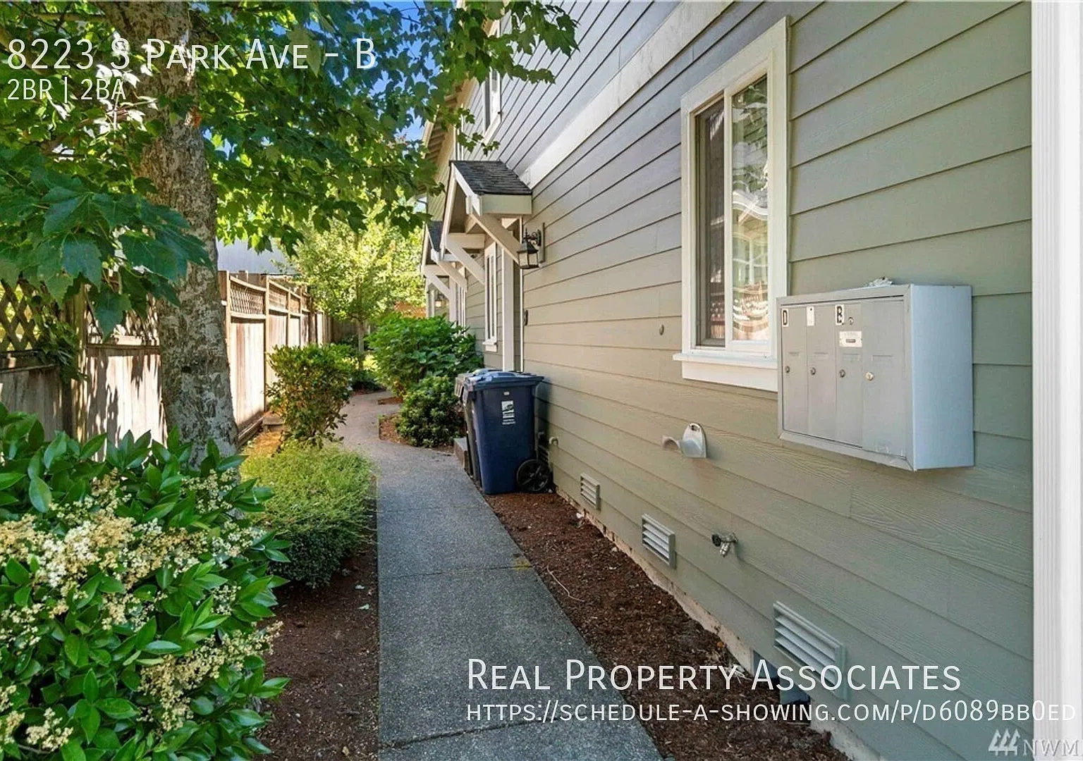Spacious Renovated Two Bedroom Townhouse in Tacoma near JBLM — Photo 3