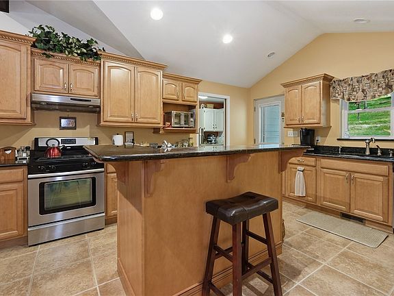3rd image of 225 Woodcroft Rd