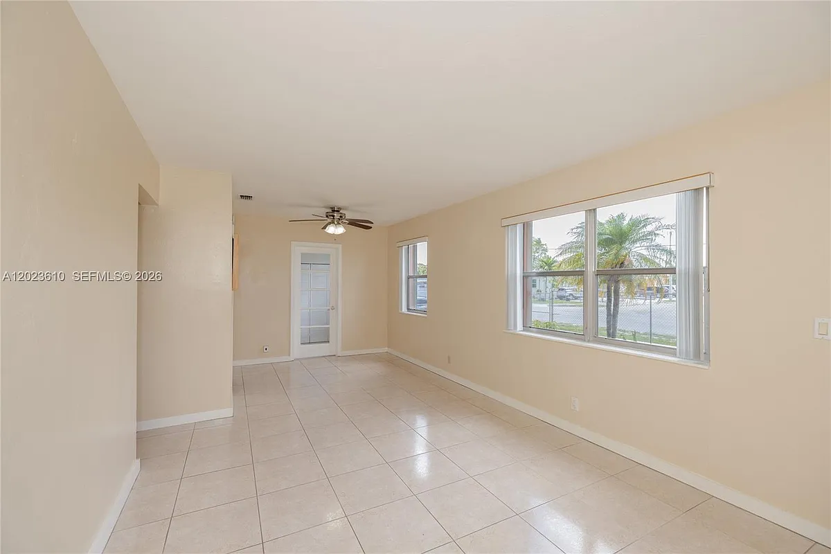 Building Photo - 540 SW 60th Ave