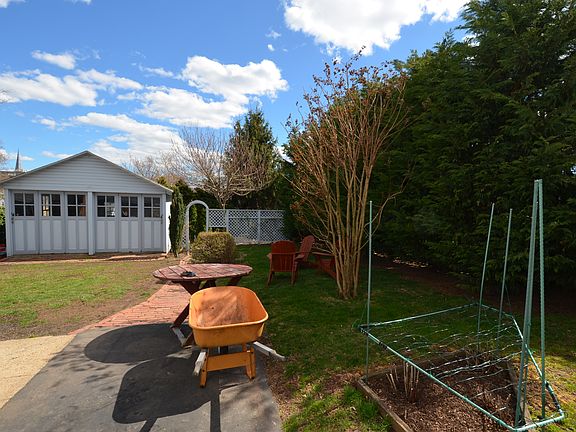 2nd image of 150 Hylan Blvd