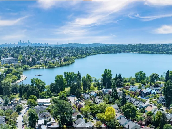 9500 College Way N, Seattle, WA