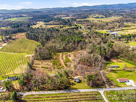 2nd image of 984 Pace Rd