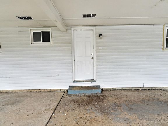 5th image of 858 Stephen Dr W