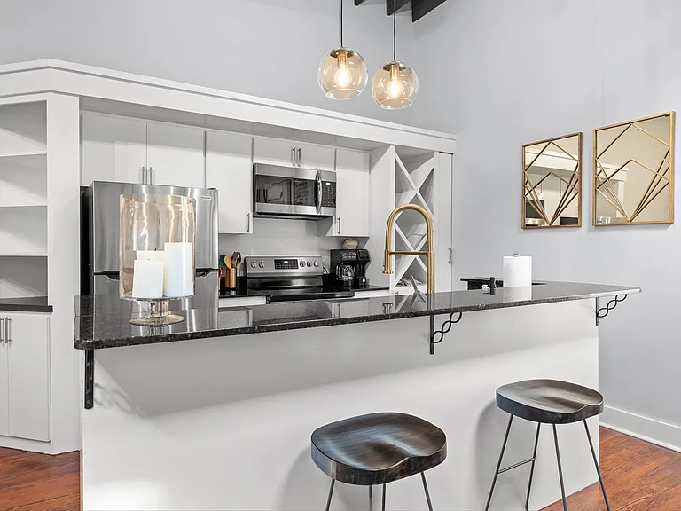 343 King St #C — Photo 1
