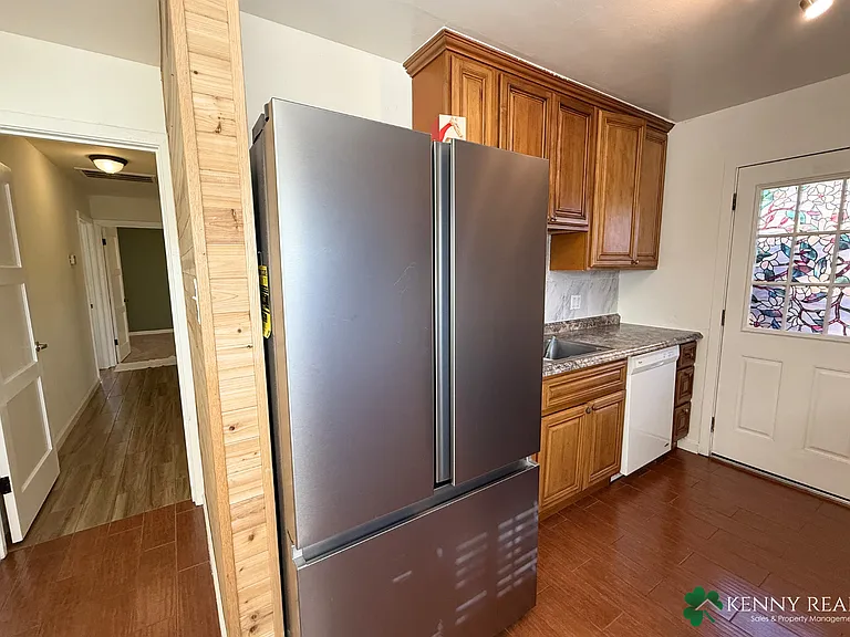 925 Newman Dr — Photo 6