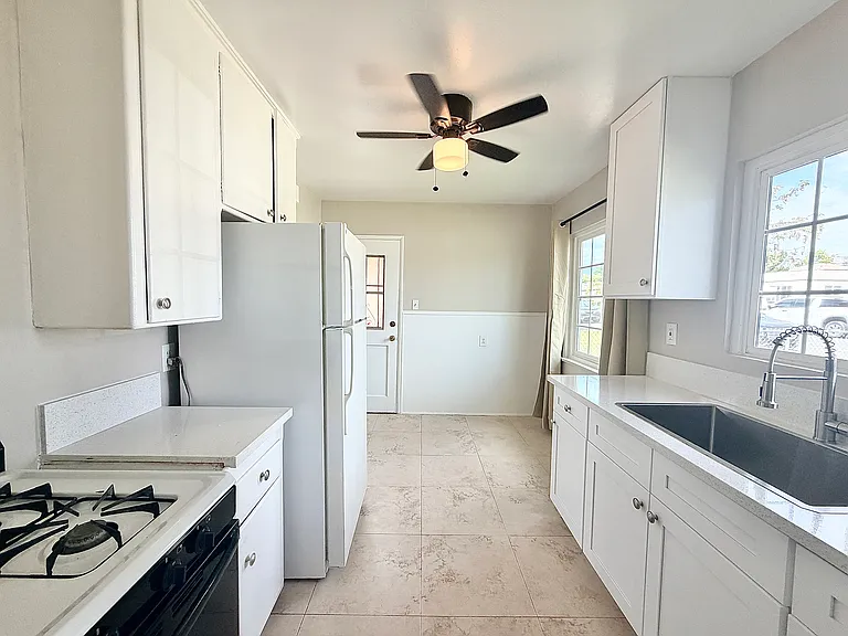 313 N Beverly Ct #313 — Photo 5