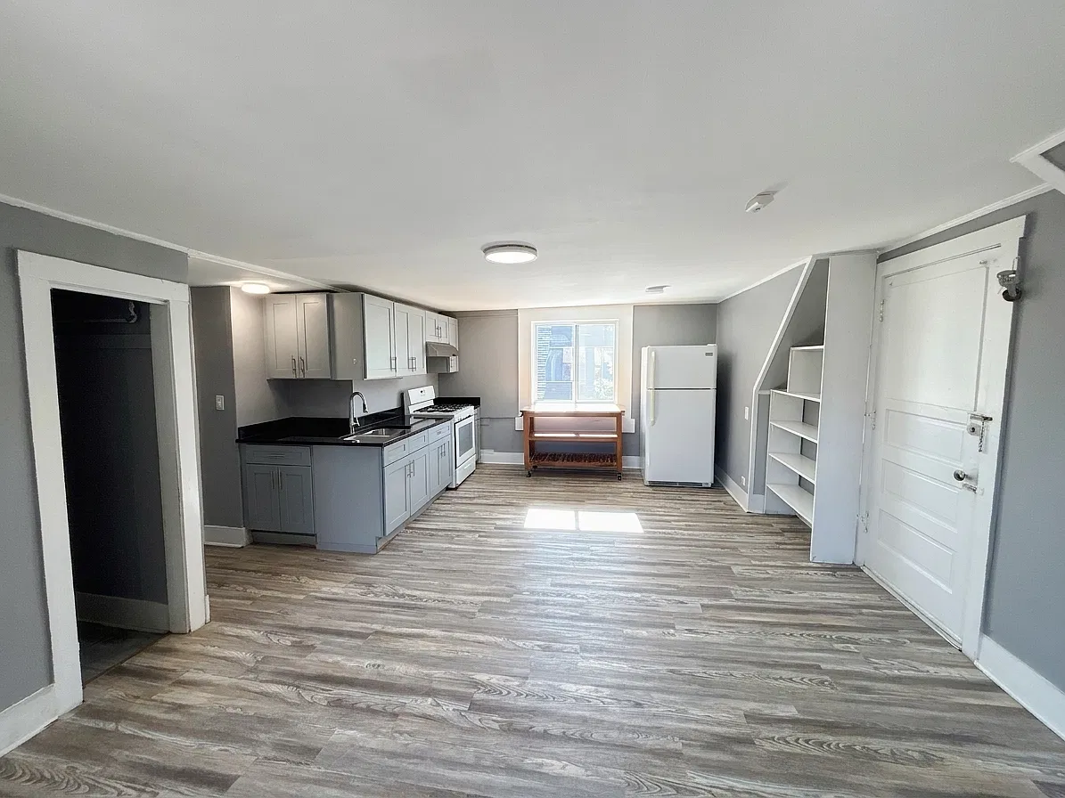 2 bed, 1100 sqft, $2,350 — Photo 2