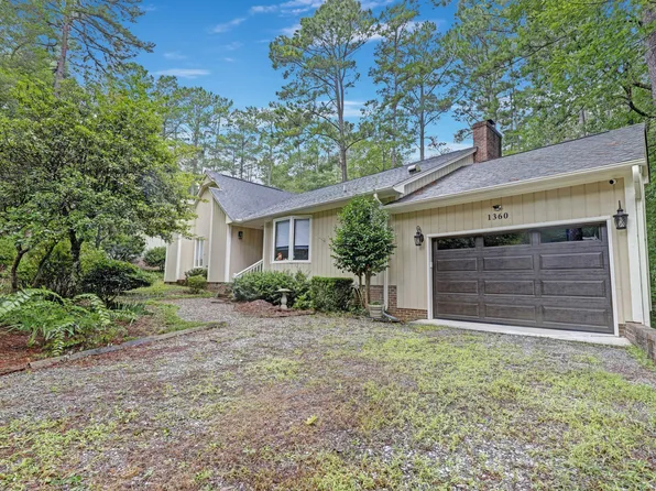 1360 Maryland Ct, Sanford, NC 27332