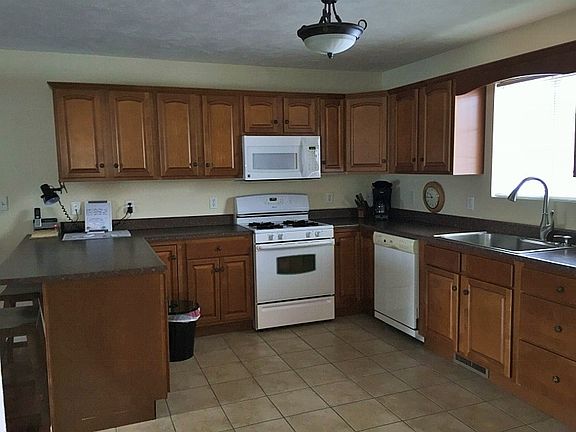 3rd image of 1445 E Short Dr