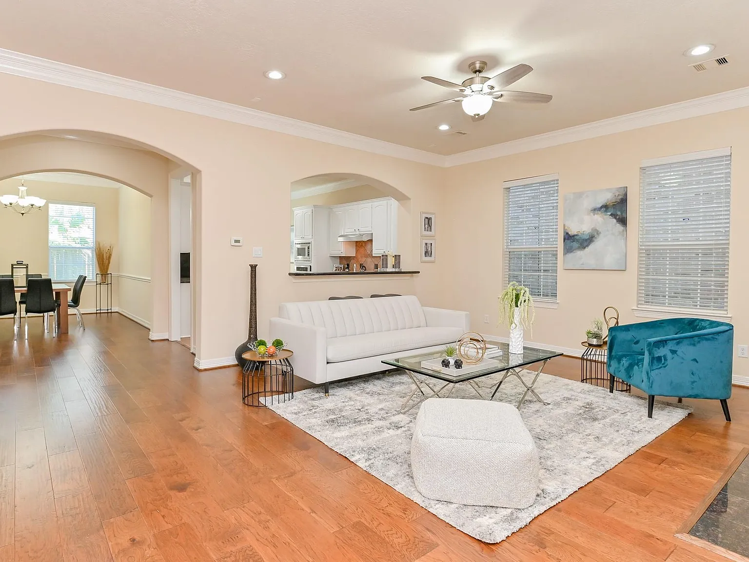 3 bed, 3.5 bath, 3196 sqft, $3,100 — Photo 3