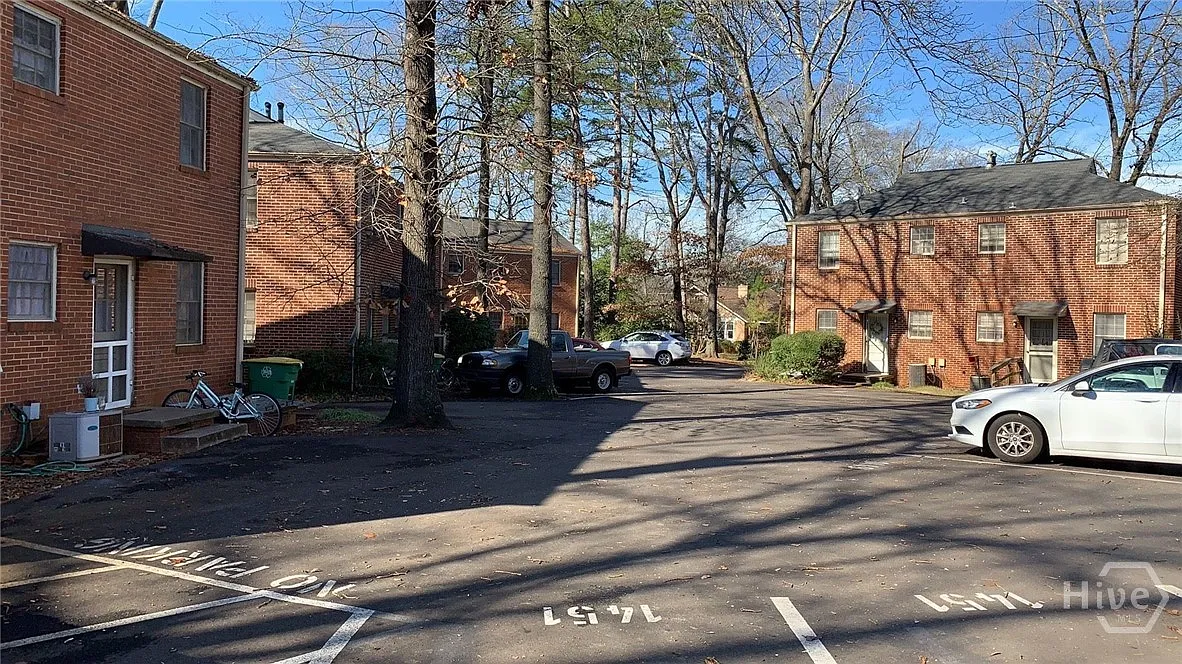 2 bed, 1.0 bath, 988 sqft, $1,750 — Photo 3