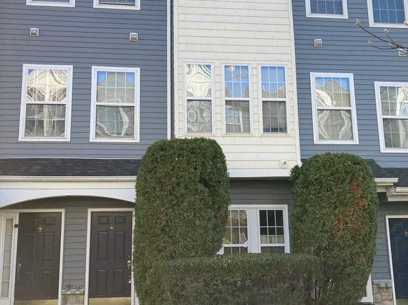 9 Turtle Ct, Delanco, NJ 08075