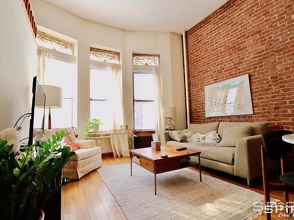 3rd image of 133 W 74th St APT 1A