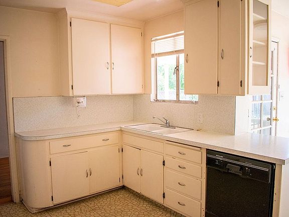 5th image of 2505 N Thorne Ave