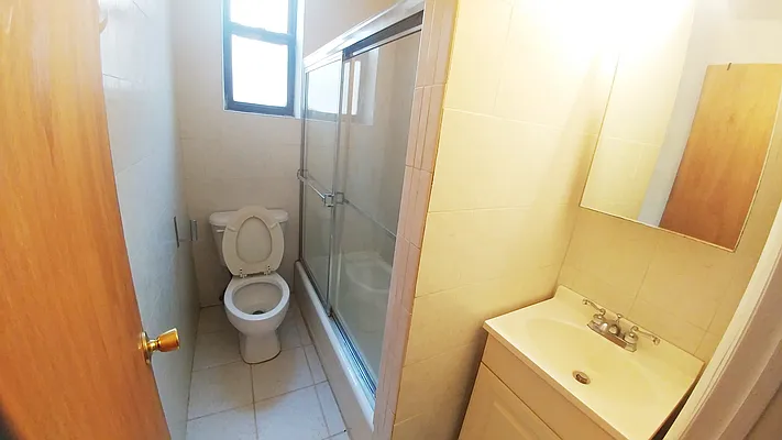 Rented by Downtown Mgt & Realty LLC | media 15