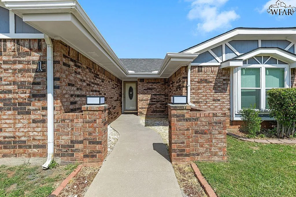 3 bed, 2.0 bath, 1450 sqft, $2,295 — Photo 4