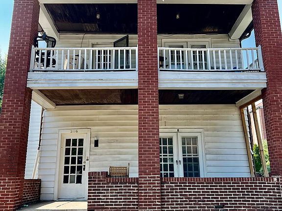 5th image of 216 Oak St #1