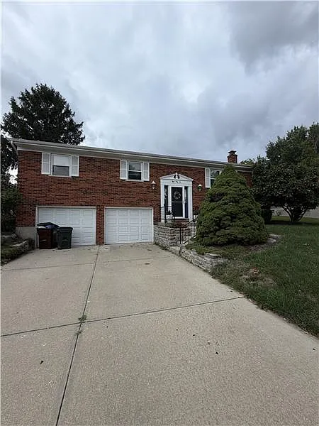 3 bed, 2.5 bath, 1600 sqft, $2,300 — Photo 1