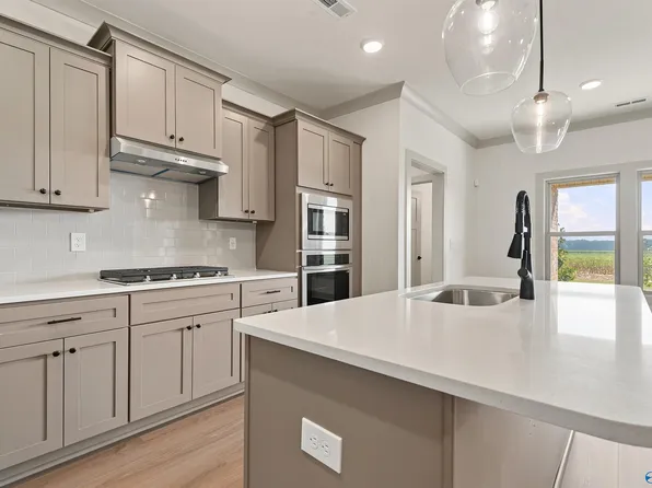 1075 Maplehurst St, Decatur, AL 35603