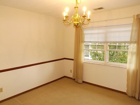3rd image of 5140 Old Oak Trl APT 35