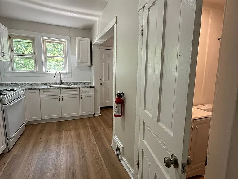 319 Rutherford Ave — Photo 12